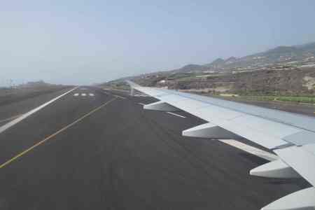 Hemos llegado a la Palma. el avion esta dando la vuelta para diriguirse a la central del aeropuerto.  Día 24/08/2.013
