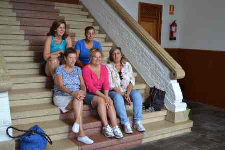 Las chicas en las escaleras de la 8ª cia.  Día 25/08/2.013