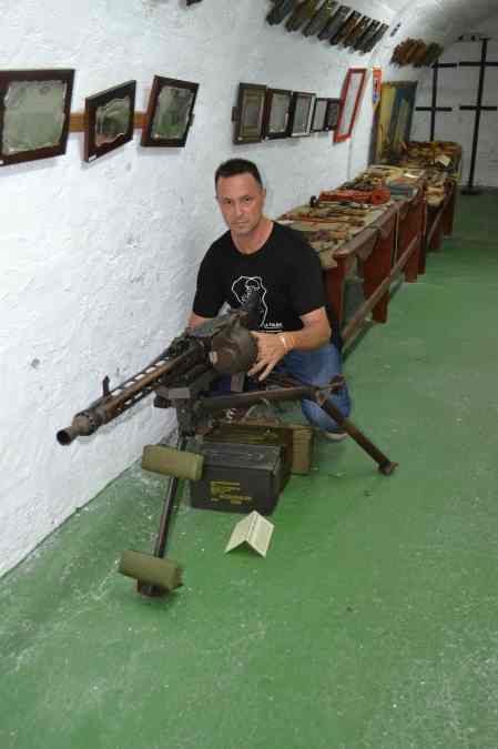 José Costa con la ametralladora ligera MG-42 Día 27/08/2.013