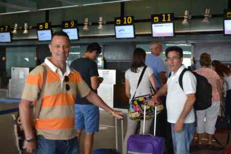 Cola en el aeropuerto, Jose Costa y Carlos Nebón se marchan.  Día 28/08/2.013